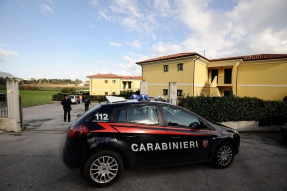 Uccide a coltellate l’ex compagna e tenta il suicidio nel Fiorentino: grave l’ex convivente