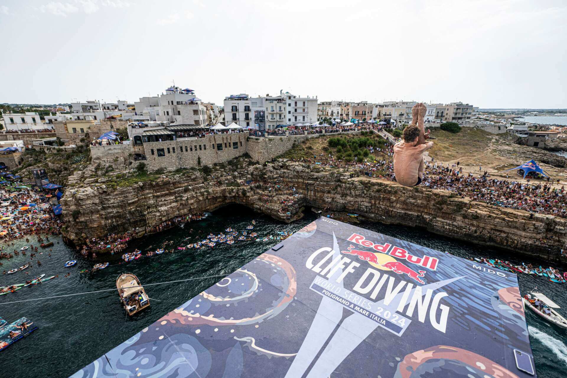 Red Bull sceglie ancora la Puglia: i tuffi dalle grandi altezze tornano a Polignano a Mare