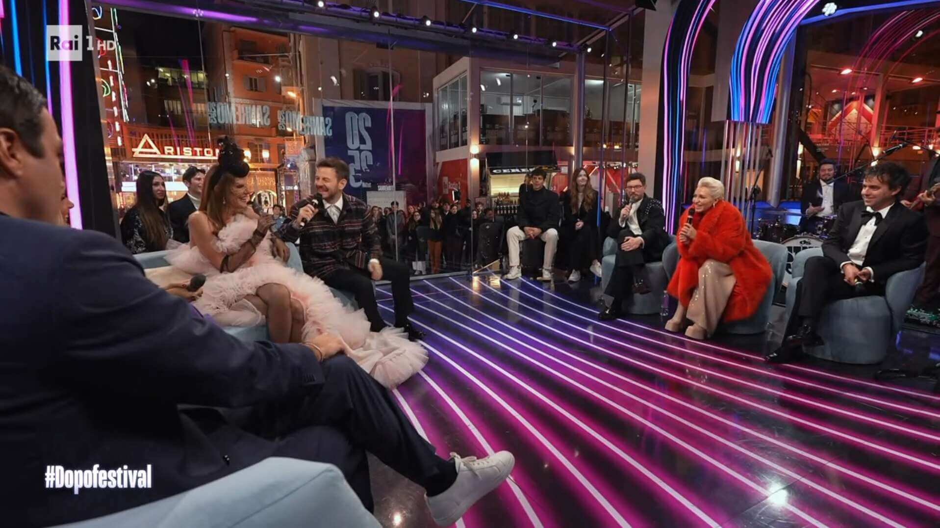 Sanremo, si parla barese nel DopoFestival con Brancale e Dello Russo: «Vai a schiacciare i ricci col…» Sanremo, si parla barese nel DopoFestival con Brancale e Dello Russo: «Vai a schiacciare i ricci col…»