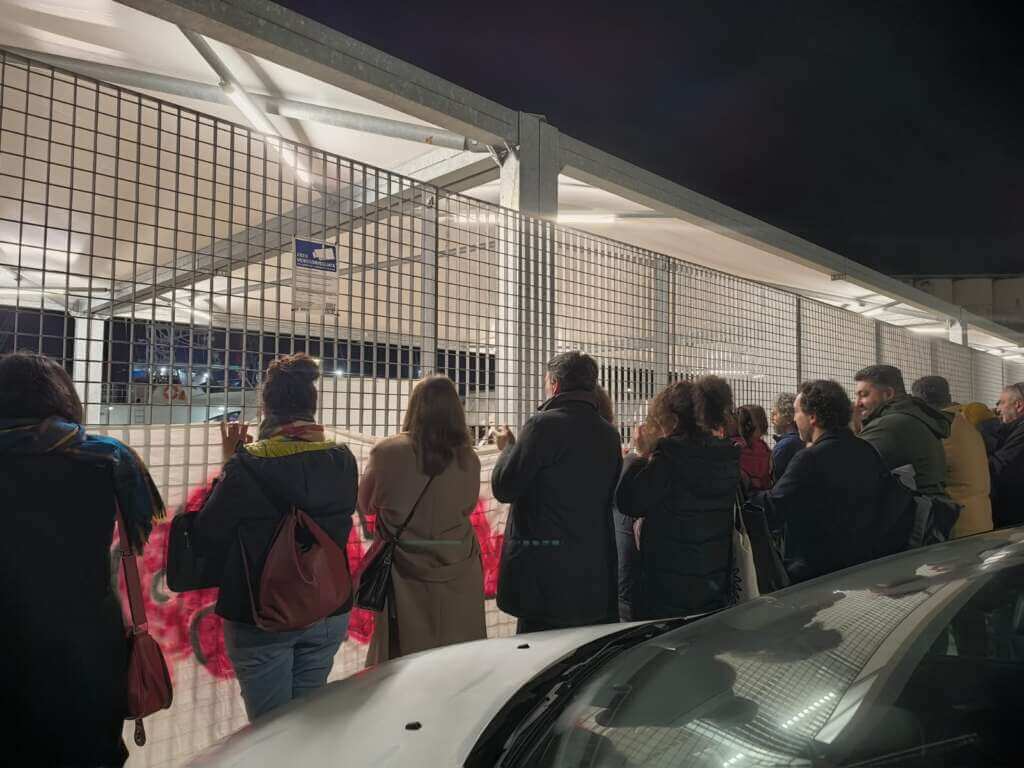 Sbarcati a Bari i 43 migranti partiti dall’Albania. Le prime cure e il trasferimento nel Cara – FOTO