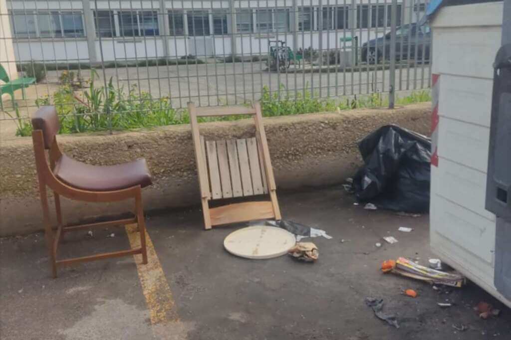 Galleria foto 'Degrado a Bari, chiuso un circolo abusivo di cibo e bevande: 7 sanzioni per abbandono illegale di rifiuti' - foto 1