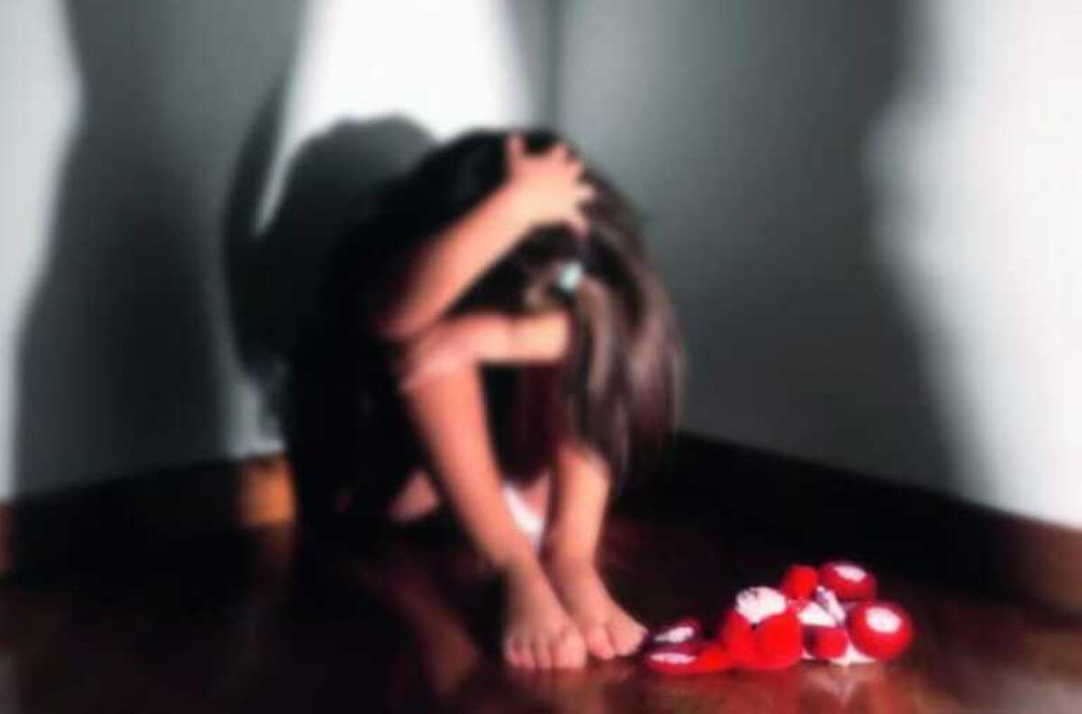Presunti abusi sulla figlia 14enne della compagna: un 52enne ai domiciliari nel Tarantino. Indagata anche la donna