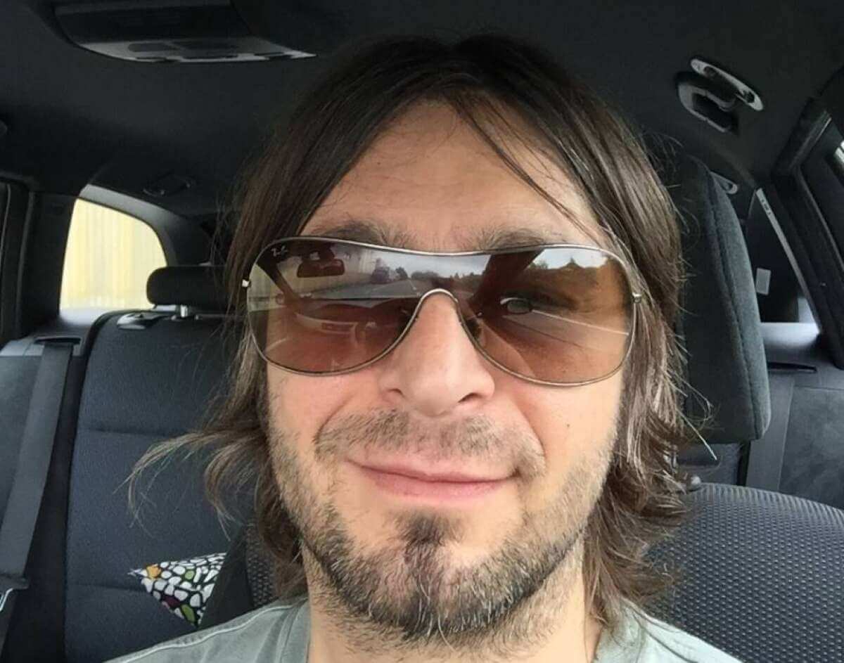 Milano, Virgin Radio piange la scomparsa del suo direttore Alex Benedetti: si è gettato dall’ufficio Milano, Virgin Radio piange la scomparsa del suo direttore Alex Benedetti: si è gettato dall’ufficio