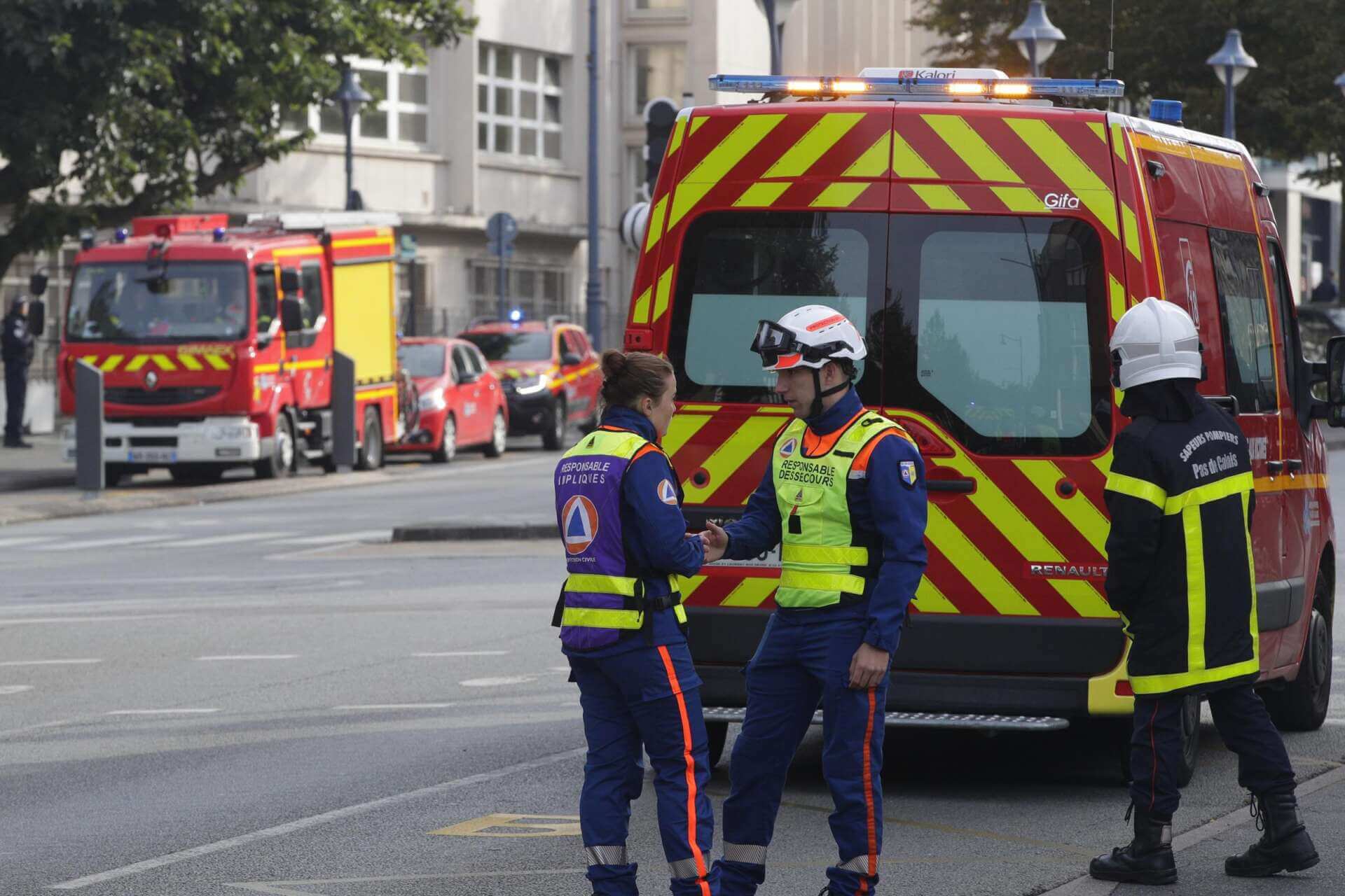 Parigi, studentessa americana partorisce in hotel e getta il neonato dalla finestra uccidendolo Parigi, studentessa americana partorisce in hotel e getta il neonato dalla finestra uccidendolo