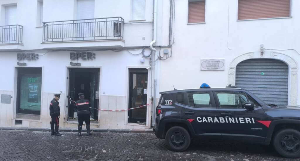 Galleria foto 'Assalti ai bancomat in Capitanata, esplosioni a Monte Sant’Angelo e Orta Nova – VIDEO' - foto 1