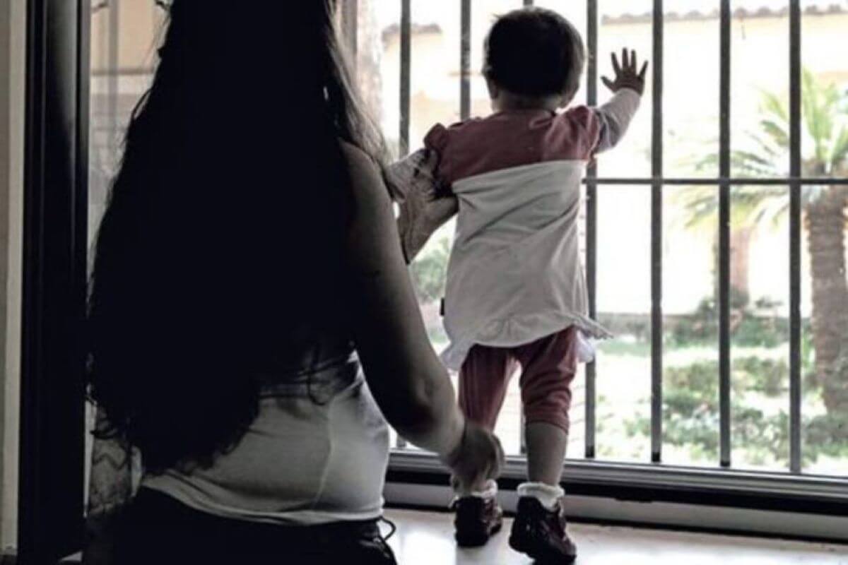 Bambini in carcere con le madri, uno sfregio alla Costituzione Bambini in carcere con le madri, uno sfregio alla Costituzione