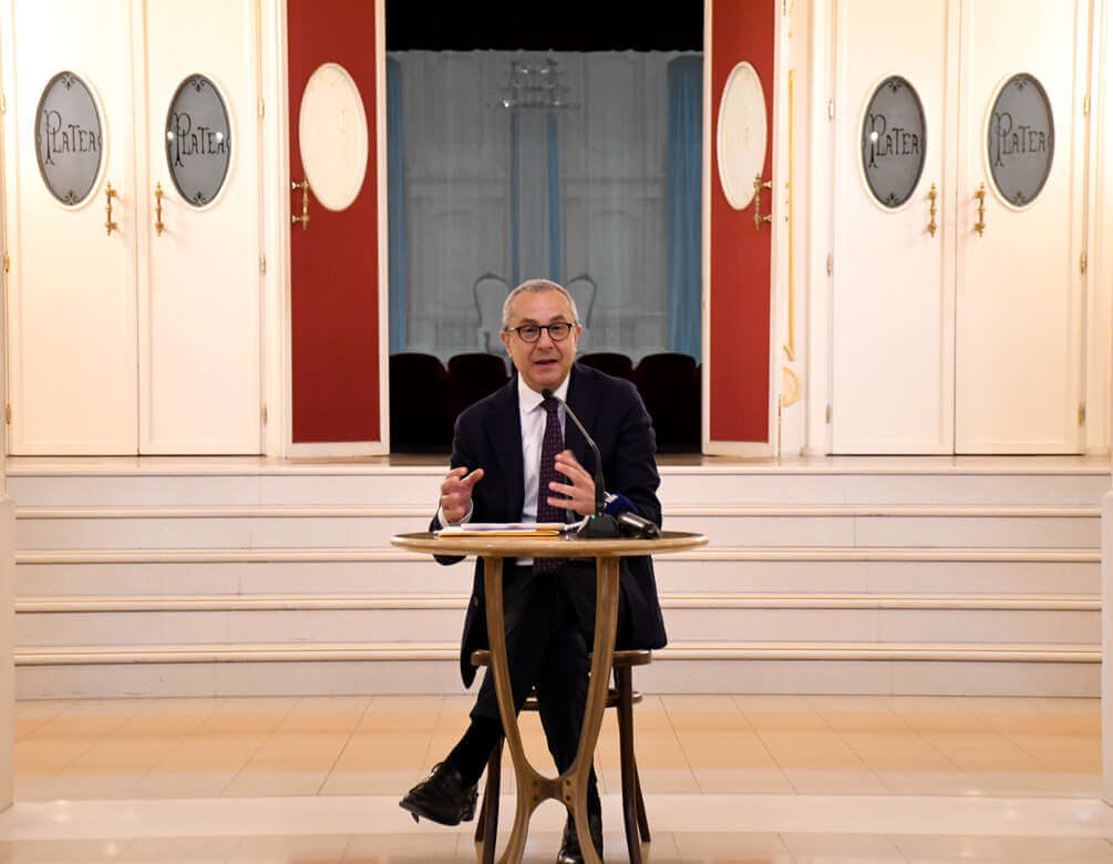 Galleria foto 'Bari, Biscardi saluta il teatro Petruzzelli: «Siete stati una grande famiglia»' - foto 1
