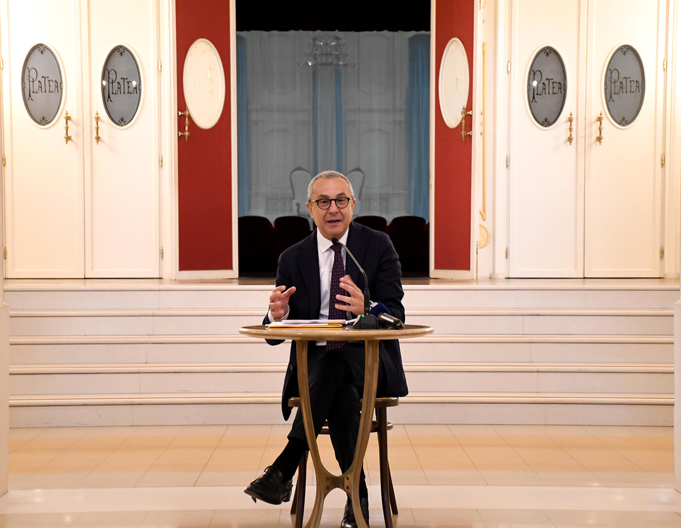 Bari, Biscardi saluta il teatro Petruzzelli: «Siete stati una grande famiglia» Bari, Biscardi saluta il teatro Petruzzelli: «Siete stati una grande famiglia»