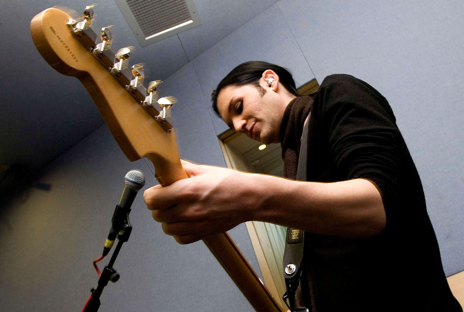 Insultò Meloni durante concerto: frontman dei Placebo rinviato a giudizio per “Vilipendio” Insultò Meloni durante concerto: frontman dei Placebo rinviato a giudizio per “Vilipendio”
