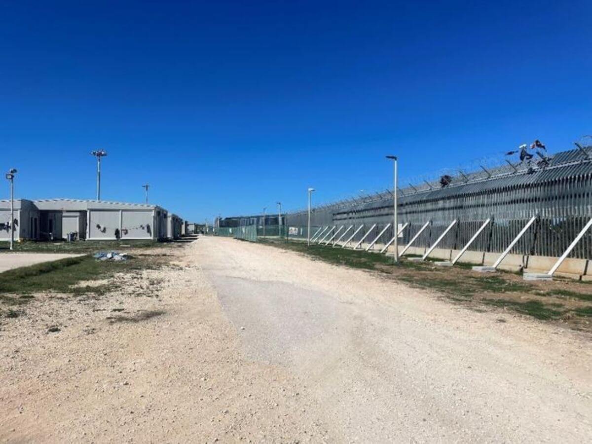 Migranti, in 80 devono lasciare il Cara di Bari entro 5 giorni: «Non sanno dove andare»
