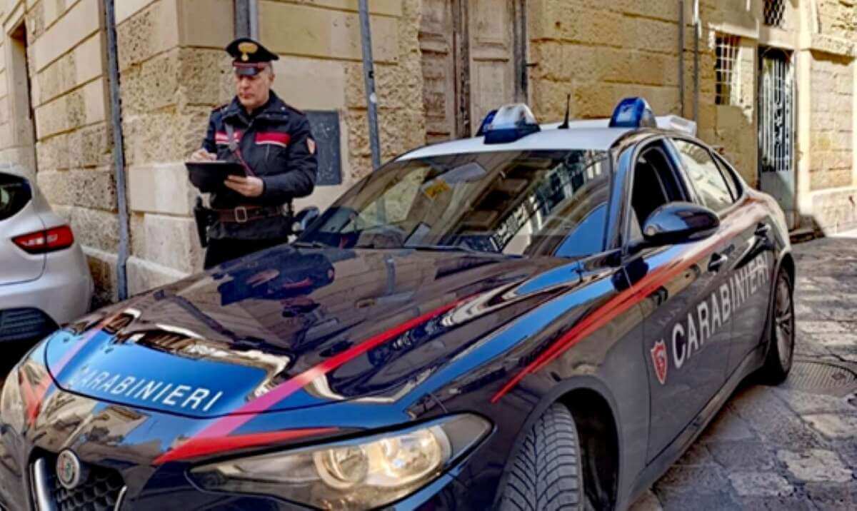Lecce, continuano a spacciare mentre sono ai domiciliari: madre e figlio finiscono in carcere