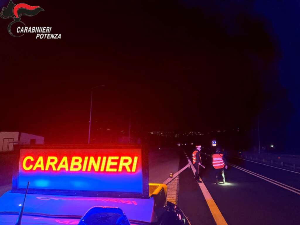 Galleria foto 'Pignola, tentano di rubare in una villetta: ladri messi in fuga dai carabinieri' - foto 1