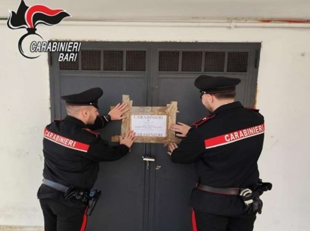 Galleria foto 'Bari, circolo ricreativo illegale in alloggio popolare sequestrato dai Carabinieri' - foto 1