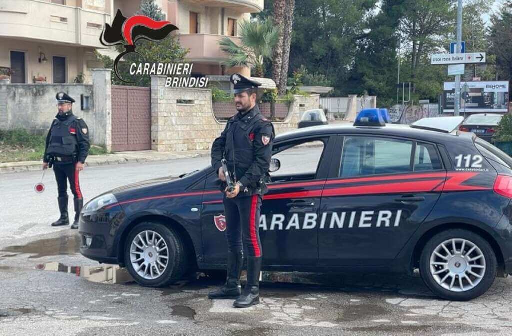 Galleria foto 'Sorpresi a rubare cavi in rame e acciaio: tre uomini arrestati a Villa Castelli' - foto 1
