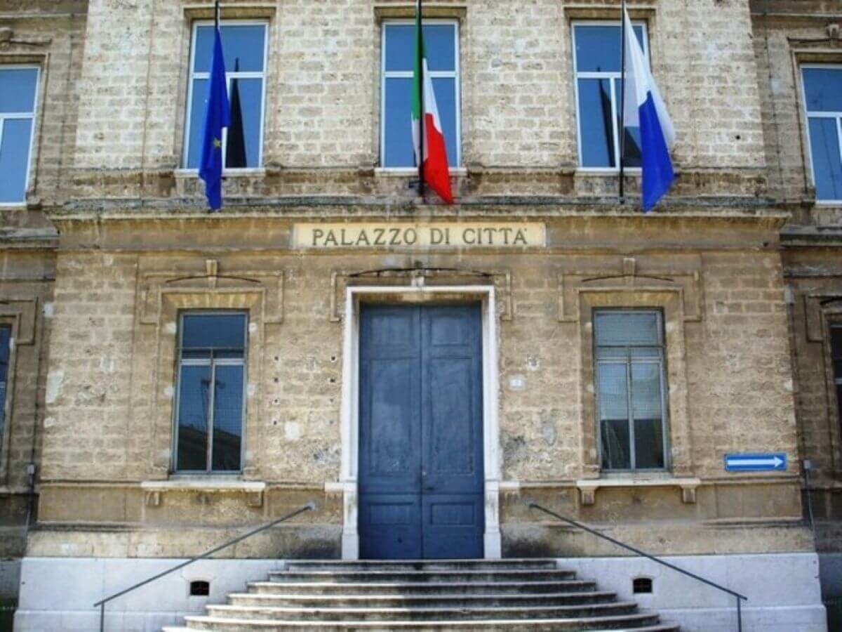 Concorsi al Comune di Trani, la carica dei 6mila candidati per 21 posti di lavoro Concorsi al Comune di Trani, la carica dei 6mila candidati per 21 posti di lavoro