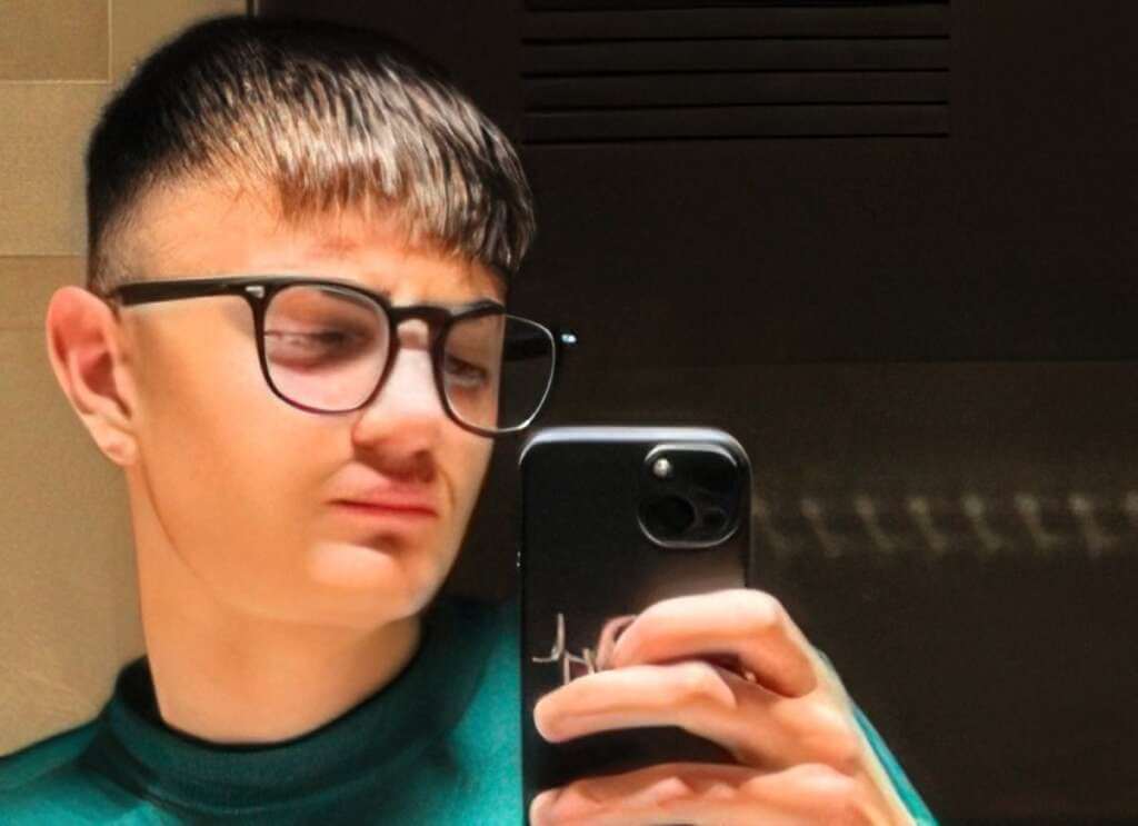 Galleria foto 'Molfetta, il vescovo ricorda il 16enne Davide Farinola: «La sua vita spezzata troppo presto»' - foto 1