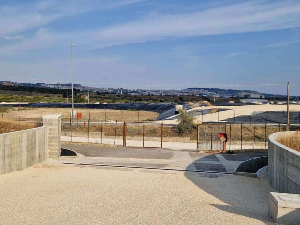Galleria foto 'Matera, sit-in sotto la Regione per dire no all’impianto a biogas a La Martella' - foto 1