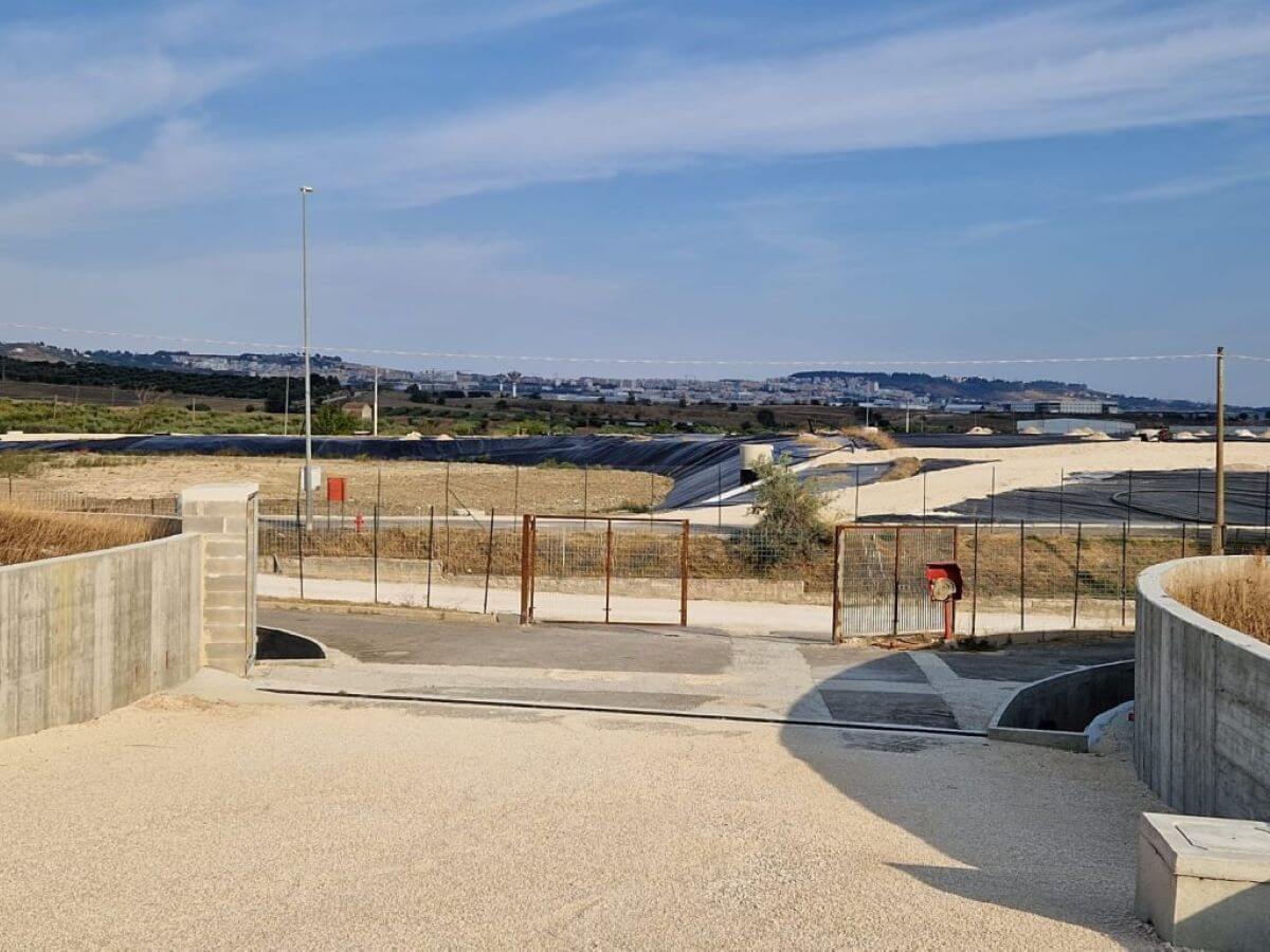Matera, sit-in sotto la Regione per dire no all’impianto a biogas a La Martella