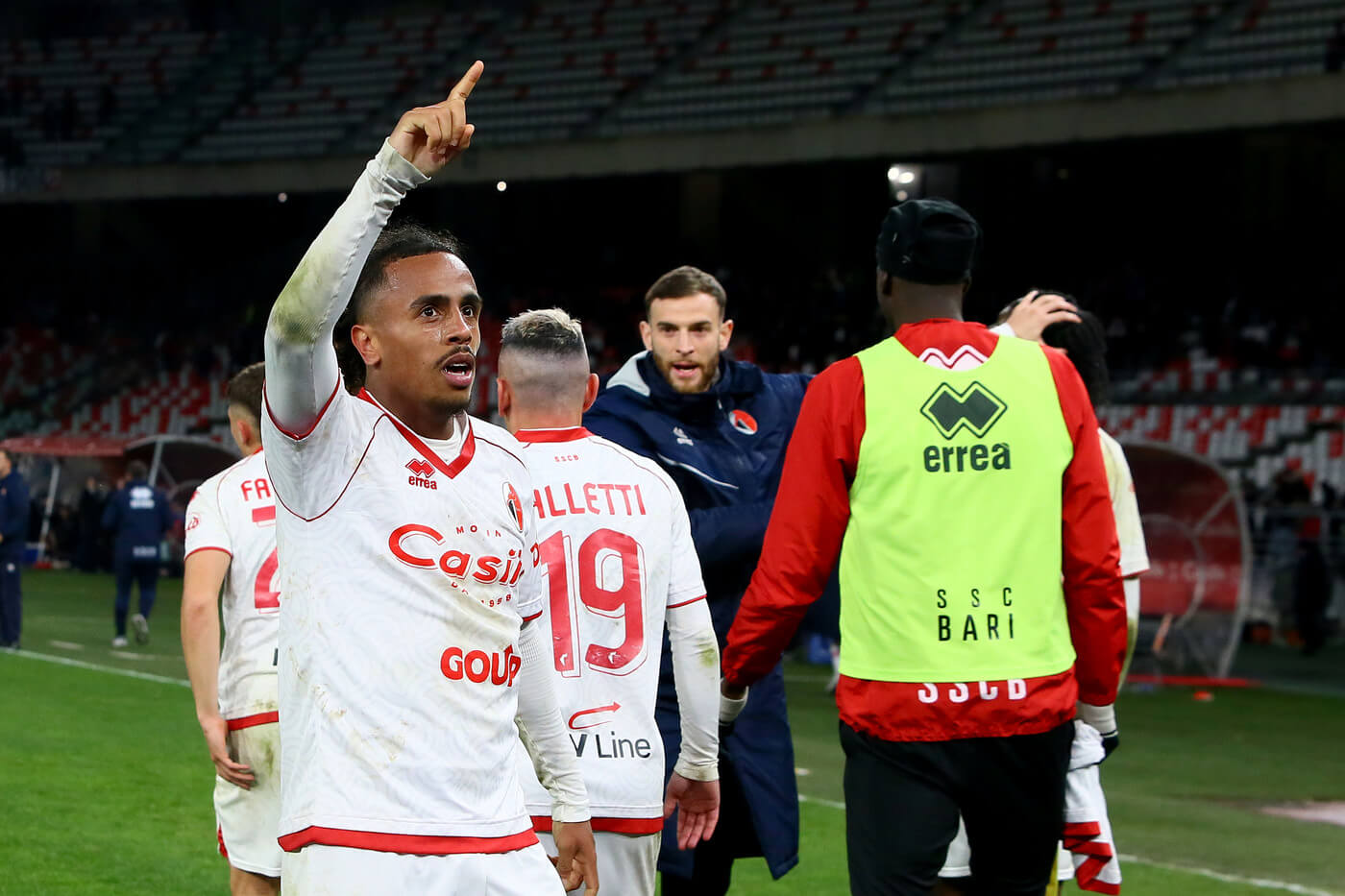 Insulti razzisti dopo Bari-Cremonese, i lombardi smentiscono. Dorval: «Non starò mai zitto» Insulti razzisti dopo Bari-Cremonese, i lombardi smentiscono. Dorval: «Non starò mai zitto»