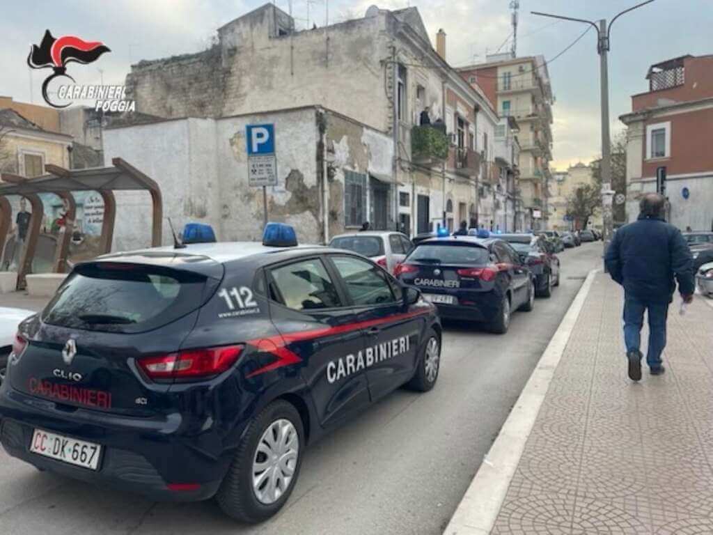 Galleria foto 'Foggia, una casa del centro trasformata in un market della droga: «Aperti h24». Tre arresti' - foto 2