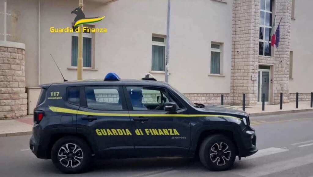 Monopoli, producevano droga e la vendevano online: sequestrati 610 chili di marijuana – VIDEO Monopoli, producevano droga e la vendevano online: sequestrati 610 chili di marijuana – VIDEO