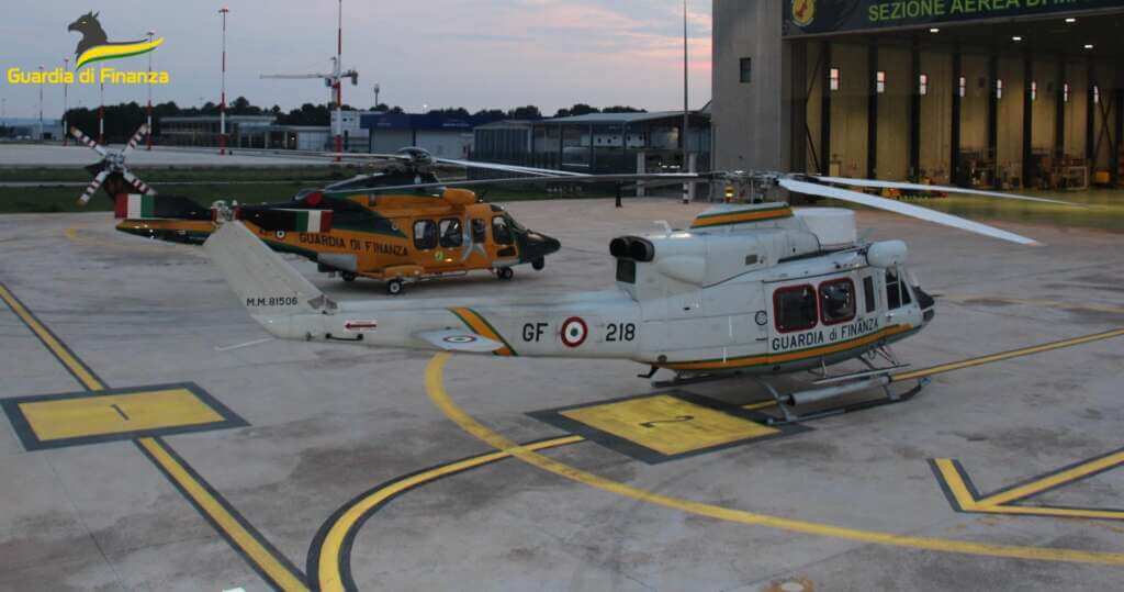 Va in pensione Ab-412Hp: l’elicottero della GdF “campione” della lotta al contrabbando di sigarette – VIDEO