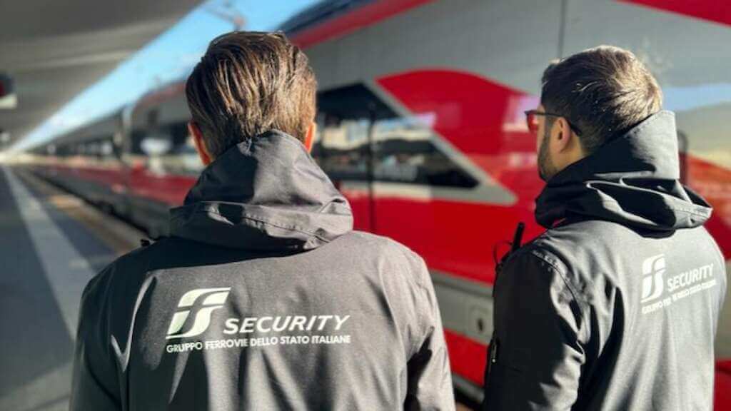 Galleria foto 'Body cam al personale delle Ferrovie su treni e in stazione: parte la sperimentazione in Puglia' - foto 1