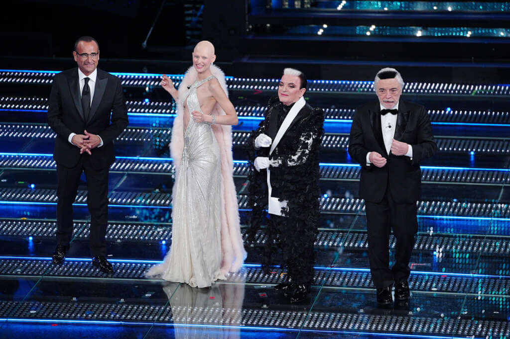 Galleria foto 'La forza di Balti, David canta Dalla, lacrime per Cristicchi: le emozioni della seconda serata di Sanremo' - foto 1