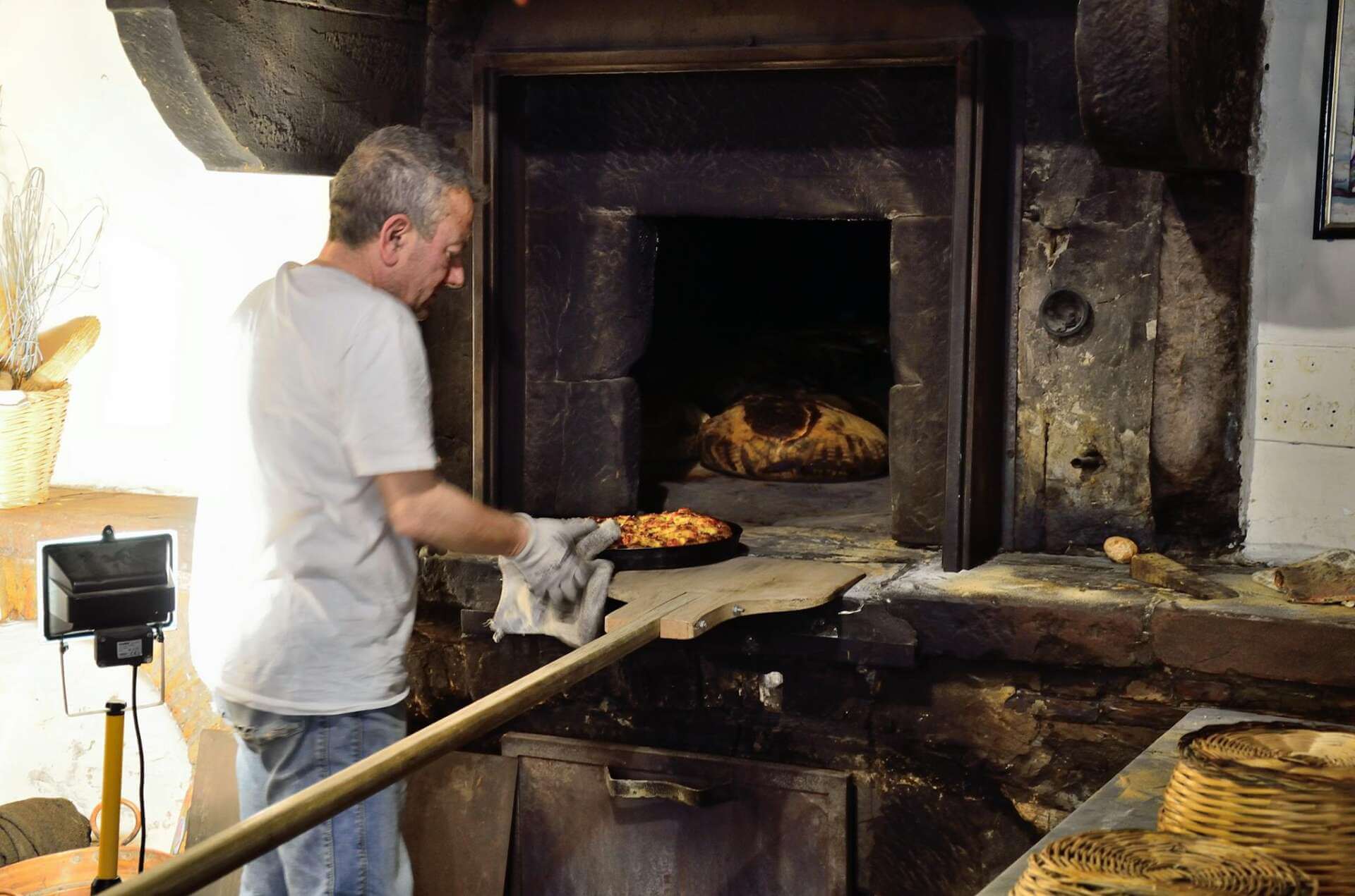 Orsara di Puglia, il forno più antico della regione apre le porte ai bimbi per un laboratorio sulla panificazione Orsara di Puglia, il forno più antico della regione apre le porte ai bimbi per un laboratorio sulla panificazione