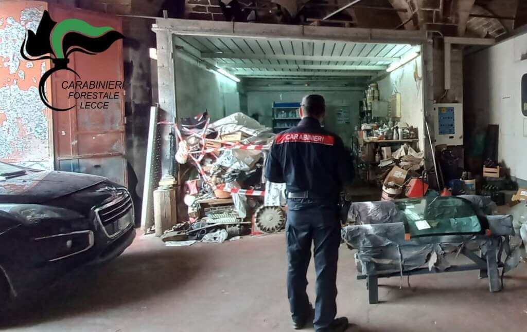 Galleria foto 'Sannicola, in un’autofficina un forno per la verniciatura senza autorizzazioni: due denunce' - foto 1