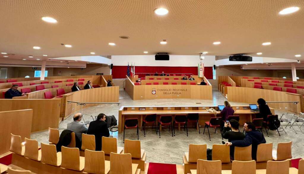 Galleria foto 'Puglia, la maggioranza diserta la Commissione: salta il via libera ai debiti fuori bilancio' - foto 1