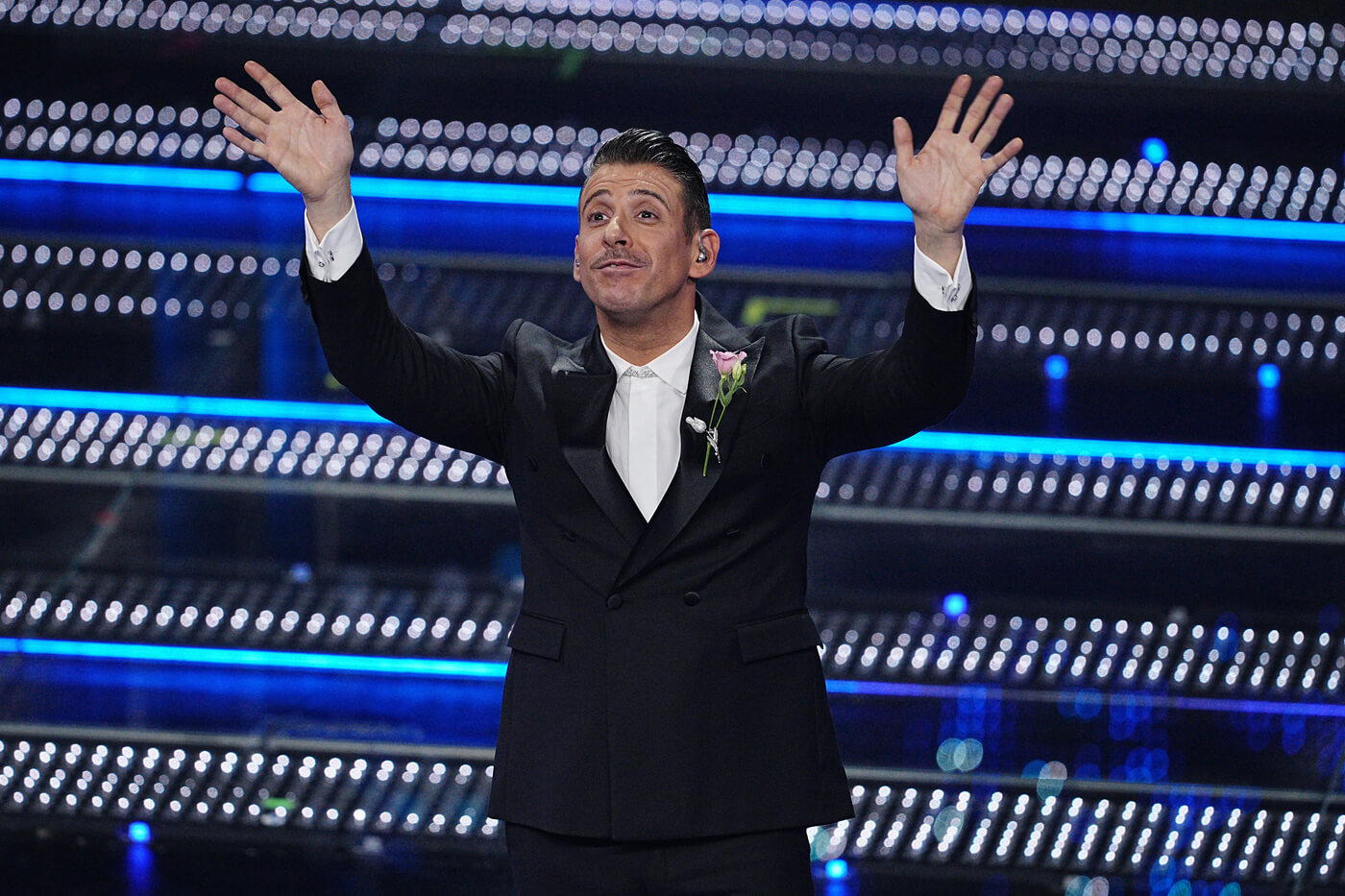 Esce “Dalla tua parte”, il nuovo album di Francesco Gabbani: il cantante in Puglia per il firmacopie Esce “Dalla tua parte”, il nuovo album di Francesco Gabbani: il cantante in Puglia per il firmacopie
