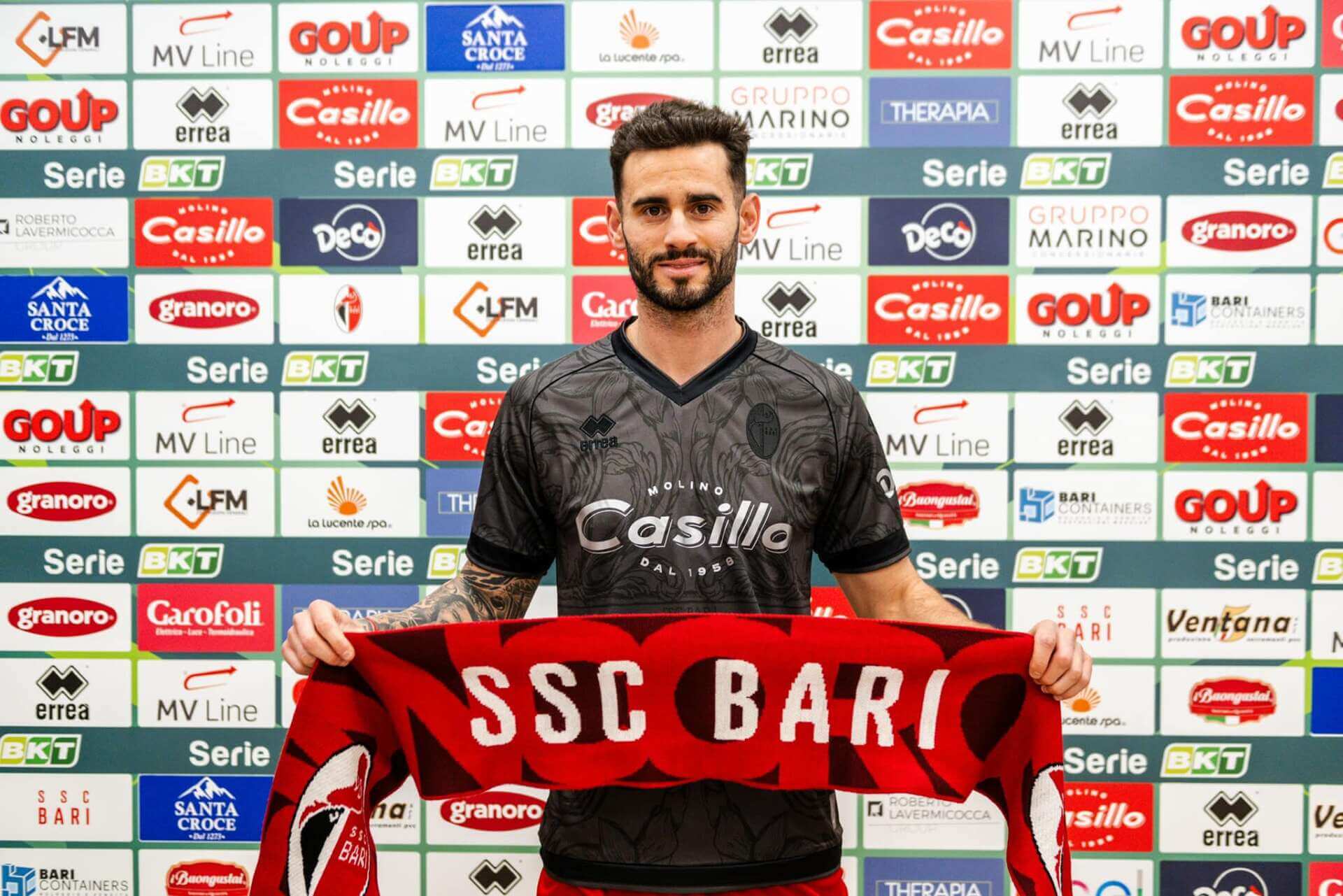 Bari, Pereiro è biancorosso a titolo definitivo: il fantasista è già tra i convocati di domani Bari, Pereiro è biancorosso a titolo definitivo: il fantasista è già tra i convocati di domani