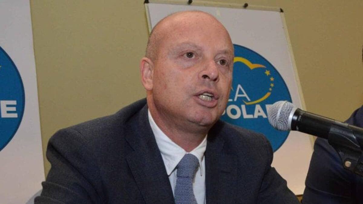 Mafia e politica a Bari, parla la difesa di Olivieri: «Fu corruzione ma non voto di scambio» Mafia e politica a Bari, parla la difesa di Olivieri: «Fu corruzione ma non voto di scambio»