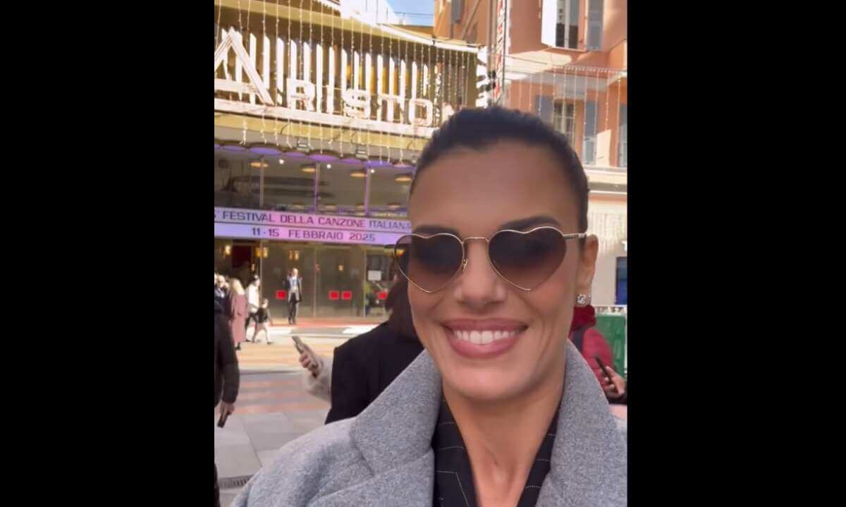 Da Bitonto a Sanremo, Bianca Guaccero davanti all’Ariston saluta i suoi fan emozionata – VIDEO