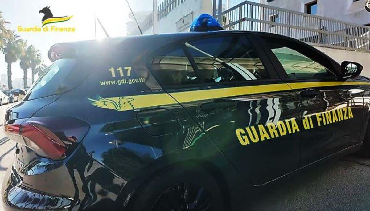 Taranto, Gdf sequestra banconote contraffatte per un valore di quasi 6mila euro Taranto, Gdf sequestra banconote contraffatte per un valore di quasi 6mila euro