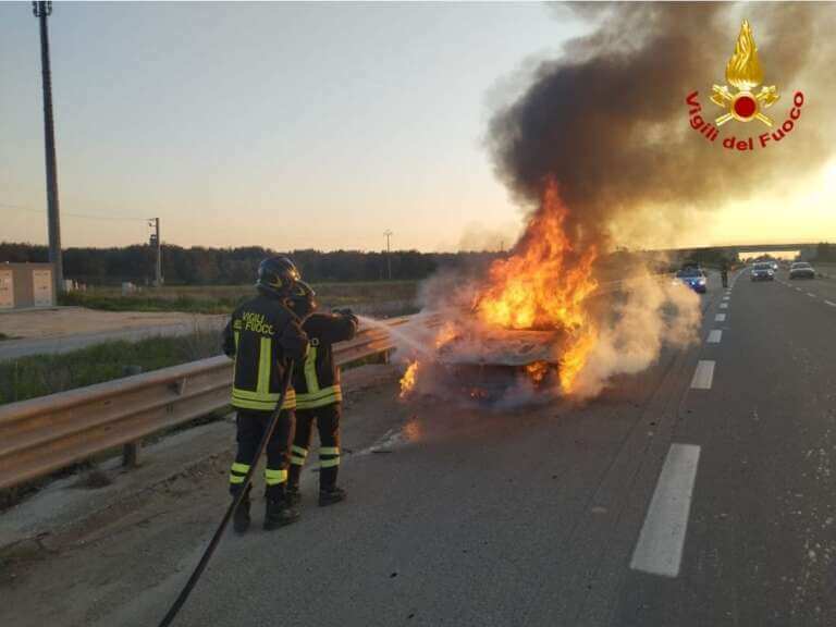 incendio auto brindisi