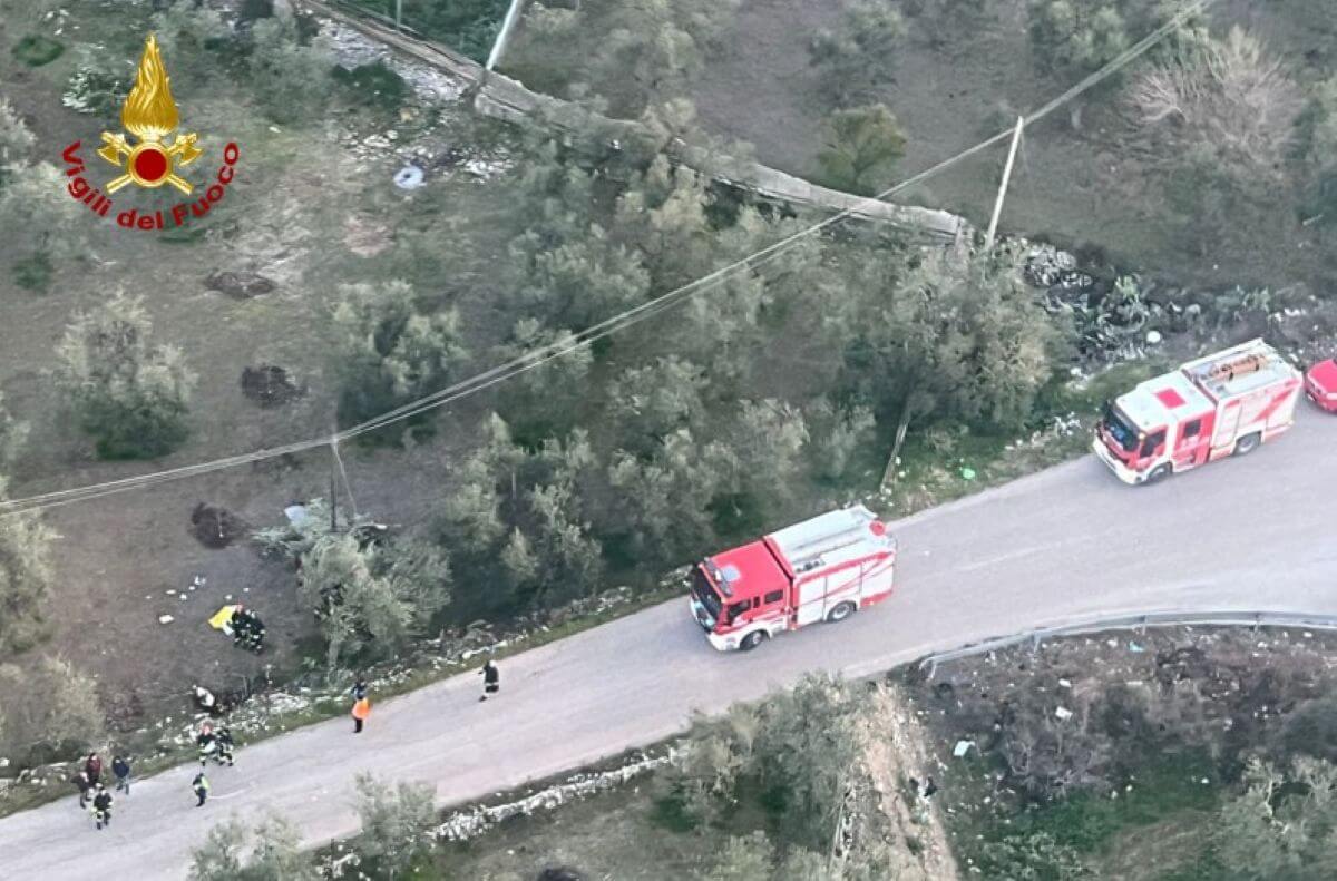 Auto fuori strada sulla complanare della Ss16 a Bisceglie: 20enne in codice rosso