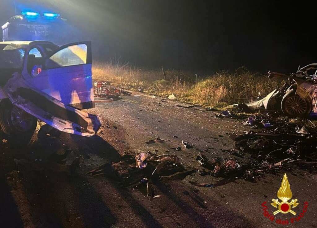 Galleria foto 'Terribile incidente sulla provinciale tra Gioia e Acquaviva: morti un 44enne e un 19enne' - foto 1