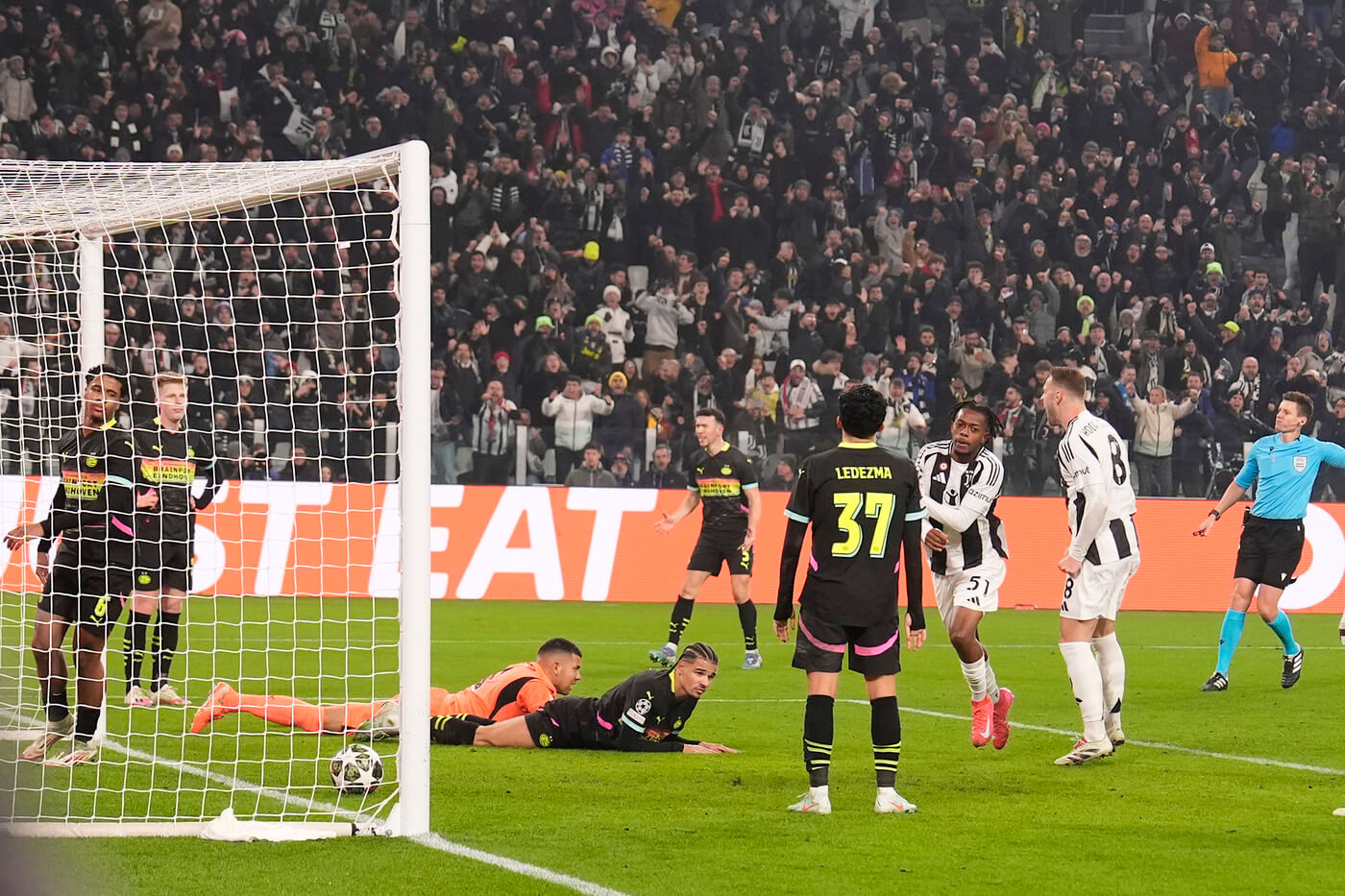 Champions League, la Juventus batte il Psv Eindhoven nell’andata del playoff: 2-1 allo Stadium Champions League, la Juventus batte il Psv Eindhoven nell’andata del playoff: 2-1 allo Stadium