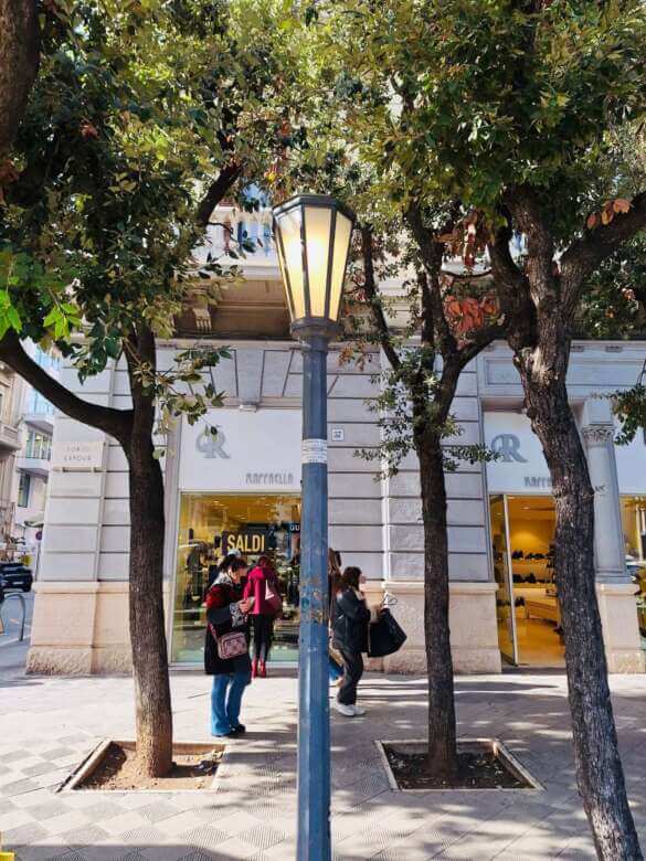 Galleria foto 'Bari, nuova luce in corso Cavour: via all’installazione di 40 lampade a led' - foto 4