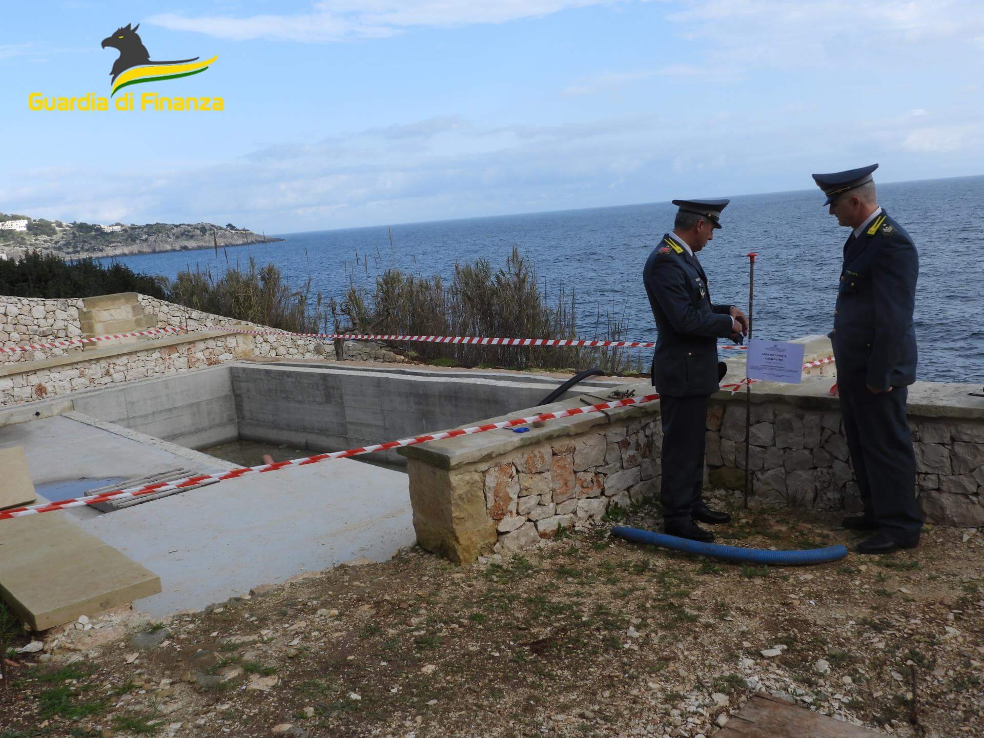 Diso, sigilli a una struttura turistica con piscina: i lavori erano abusivi, 5 denunce Diso, sigilli a una struttura turistica con piscina: i lavori erano abusivi, 5 denunce