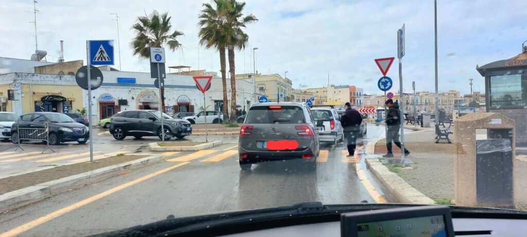 Galleria foto 'Bari, caos parcheggi a Santo Spirito: «Basta promesse, servono soluzioni»' - foto 1