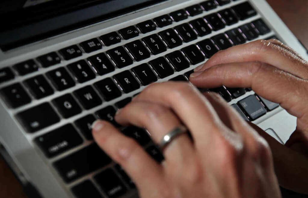 Galleria foto 'Il software israeliano che spiava WhatsApp in Europa: nel mirino anche utenti italiani' - foto 1
