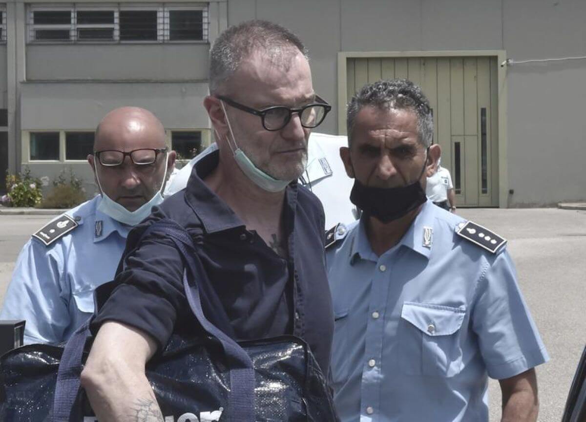 Mondo di mezzo, l’ex Nar Massimo Carminati torna in carcere: revocato l’affidamento ai servizi sociali Mondo di mezzo, l’ex Nar Massimo Carminati torna in carcere: revocato l’affidamento ai servizi sociali