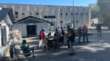 Brindisi, i migranti saranno trasferiti nel fabbricato confiscato alla mafia. Che sarà del dormitorio?
