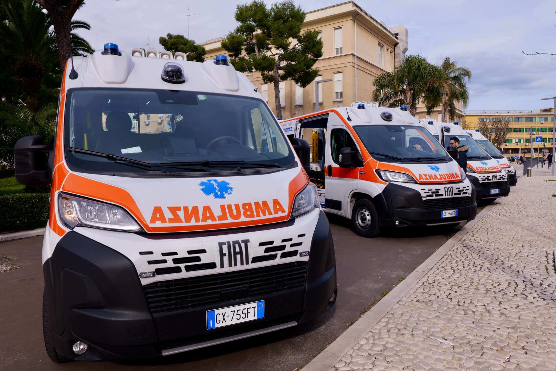 Bari, al Policlinico nuove ambulanze per la rianimazione e le emergenze neonatali – FOTO e VIDEO