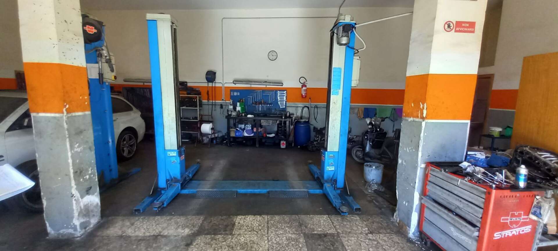 Bari, scoperta un’officina abusiva a Carbonara: nei guai titolare e clienti – FOTO
