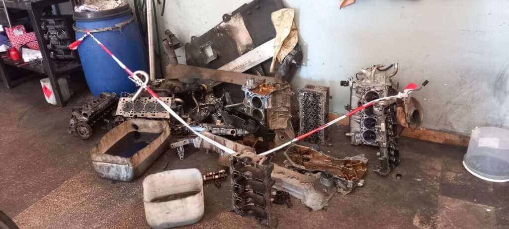 Galleria foto 'Bari, scoperta un’officina abusiva a Carbonara: nei guai titolare e clienti – FOTO' - foto 7