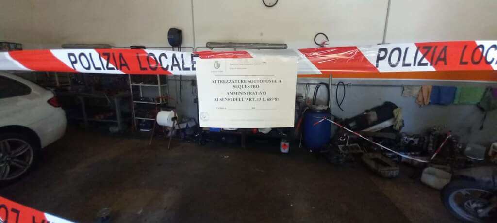 Galleria foto 'Bari, scoperta un’officina abusiva a Carbonara: nei guai titolare e clienti – FOTO' - foto 3